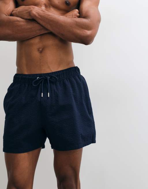 ASOS DESIGN – Kurze Badeshorts aus Seersucker in Marineblau, 5 von 5