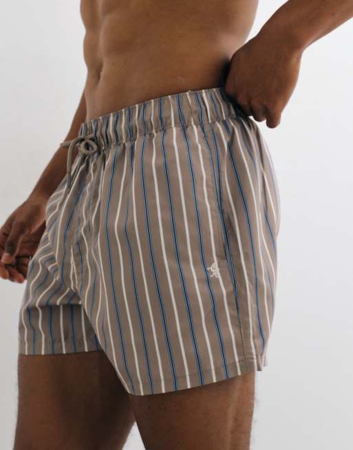 ASOS DESIGN – Kurze Badeshorts in gestreiftem Braun mit Stickerei, 4 von 5
