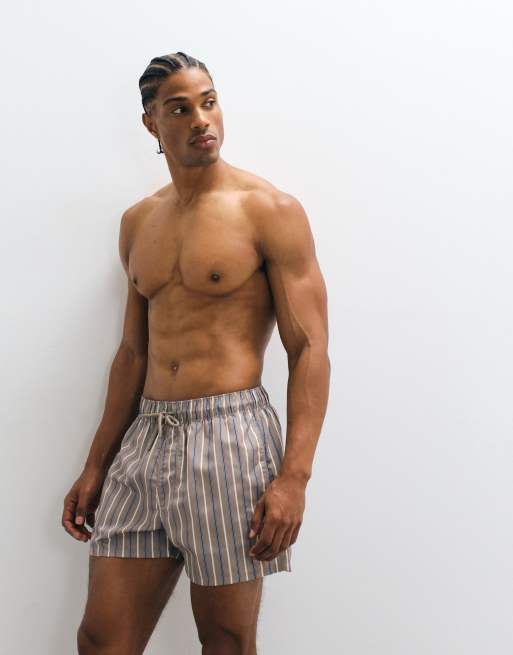 ASOS DESIGN – Kurze Badeshorts in gestreiftem Braun mit Stickerei, 5 von 5