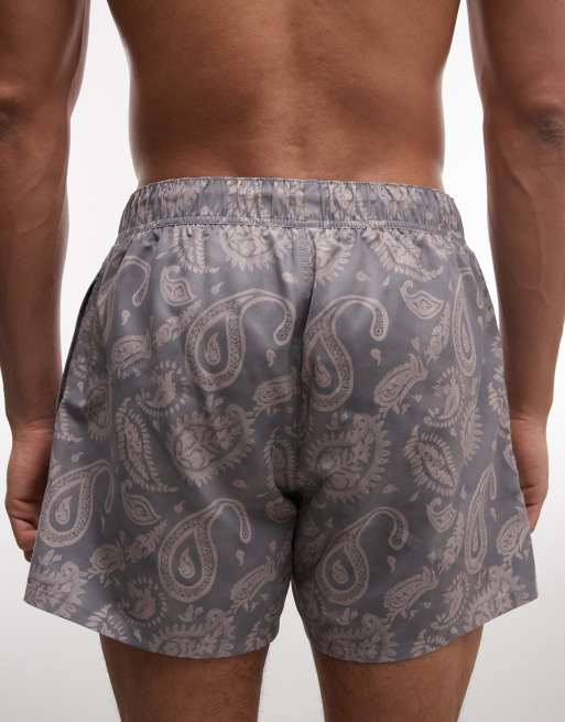 ASOS DESIGN – Kurze Badeshorts in Grau mit Paisleymuster, 5 von 5