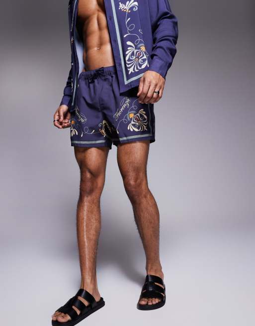 ASOS DESIGN – Kurze Badeshorts in Marineblau mit Bordürenmuster, Kombiteil, 4 von 4