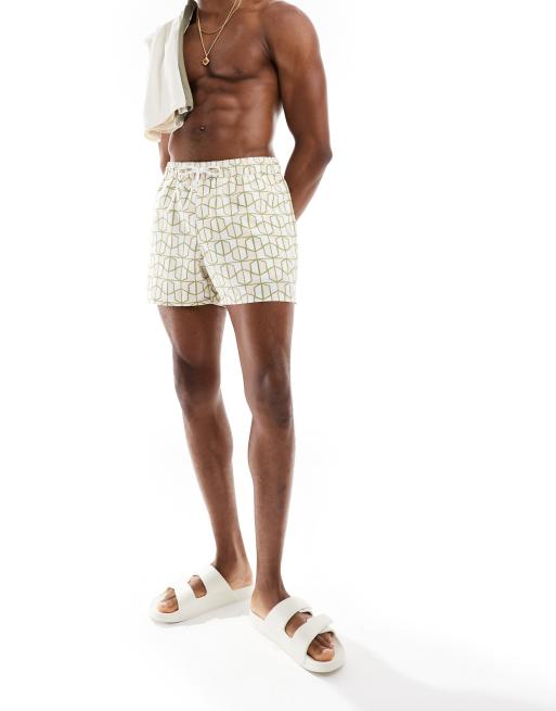 ASOS DESIGN – Kurze Badeshorts in Rosa mit geometrischem Print