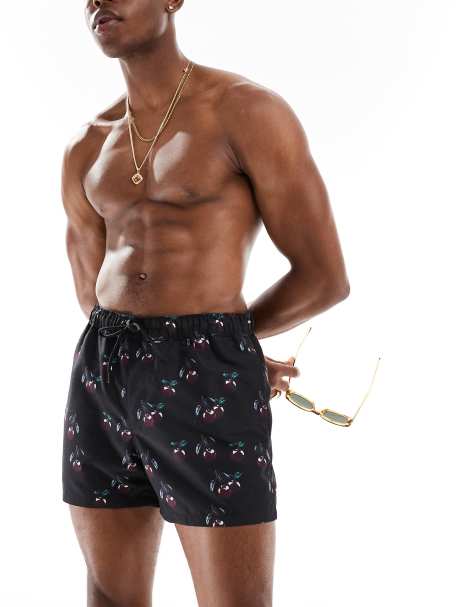 ASOS DESIGN – Kurze Badeshorts in Schwarz mit Kirschprint - view 1