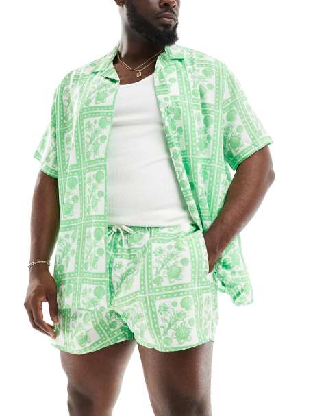 ASOS DESIGN – Kurze Badeshorts mit grünem Muster - view 1