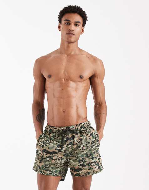 ASOS DESIGN – Kurze Badeshorts mit Military-Muster in Khaki - view 1