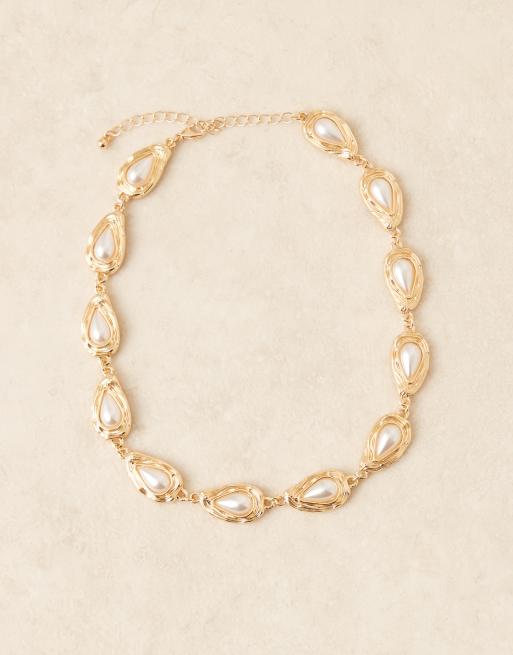 ASOS DESIGN – Kurze, goldfarbene Halskette mit eingefassten Kunstperlen, 2 von 3