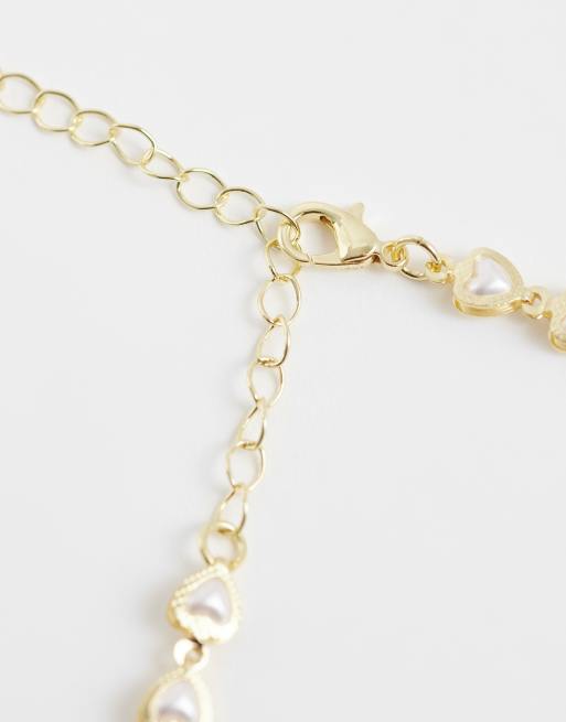 ASOS DESIGN – Kurze Halskette in Goldoptik mit Mini-Herzen mit Kunstperlenverzierung, 4 von 4