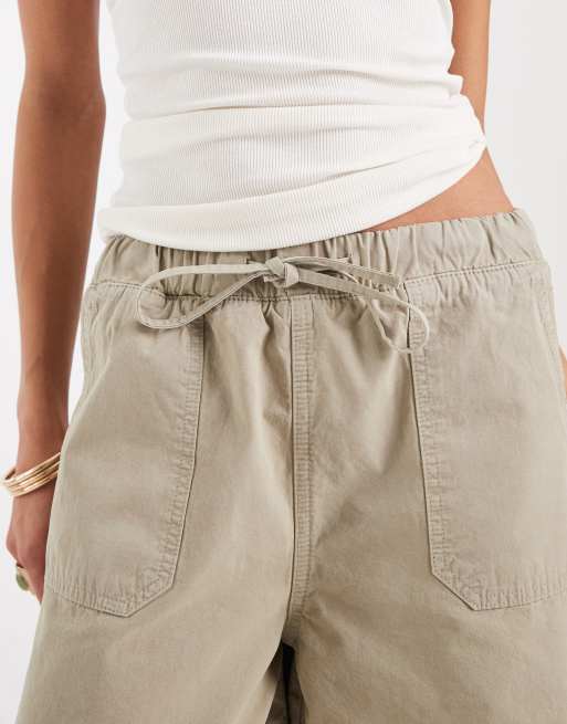 ASOS DESIGN kurze Pull-on-Hose in Khaki, 4 von 5