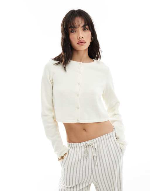 ASOS DESIGN – Kurze Strickjacke in Creme mit Rundhalsausschnitt
