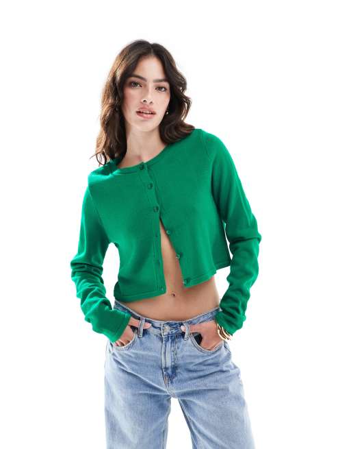 ASOS DESIGN – Kurze Strickjacke in Grün mit Rundhalsausschnitt