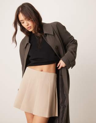 ASOS DESIGN - Kurzer eleganter Faltenrock in Stein-Neutral