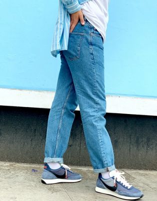 ASOS DESIGN – Kürzer geschnittene Jeans mit geradem Bein in verwaschenem Mittelblau