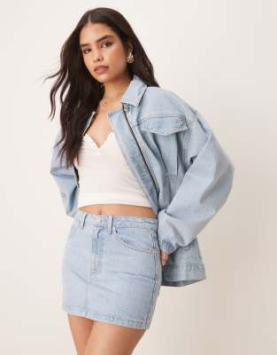 ASOS DESIGN - Kurzer Jeans-Volantrock in heller Waschung, Kombiteil-Blau