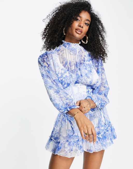ASOS DESIGN – Kurzer Playsuit aus Chiffon in Knitteroptik mit Schaldruck