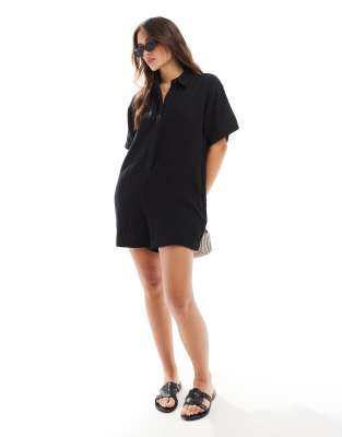 ASOS DESIGN - Kurzer Playsuit in Schwarz mit Hemdoberteil