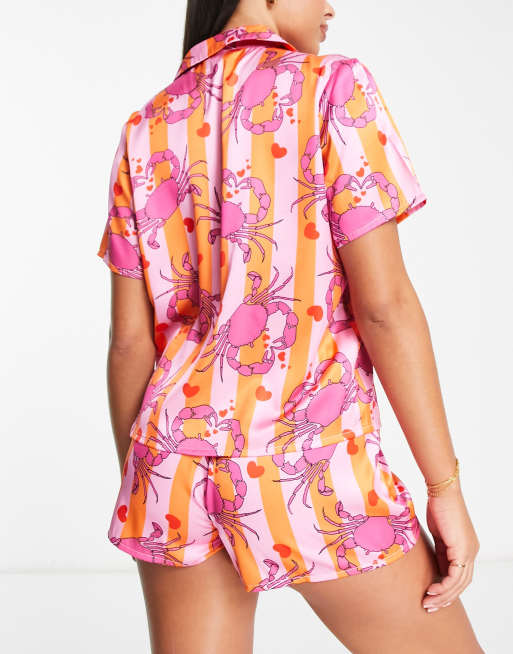 ASOS DESIGN – Kurzer Pyjama aus Satin in rosa & orange gestreift und mit Krabben-Print, 3 von 4
