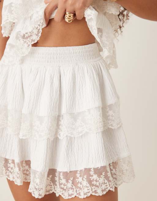 ASOS DESIGN – Kurzer Rara-Rock in Weiß und neutralem Farbton mit Spitzenborte, Kombiteil, 3 von 5