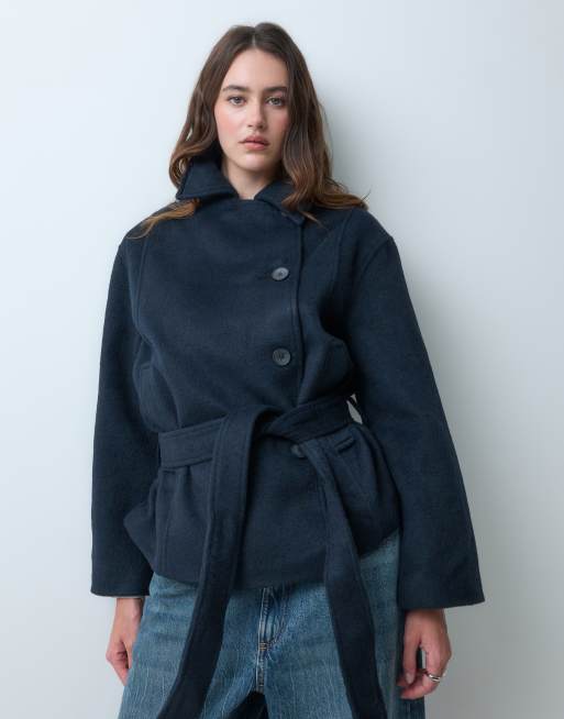 ASOS DESIGN – Kurzer Trenchcoat in Marineblau mit Wollanteil und tief sitzendem Gürtel, 2 von 5