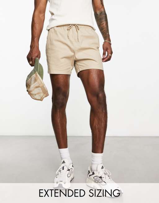 ASOS DESIGN – Kürzere Chino-Shorts mit engem Schnitt in Beige