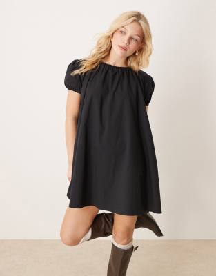 ASOS DESIGN - Kurzes Babydoll-Kleid mit Puffärmeln-Schwarz