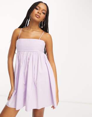 ASOS DESIGN - Kurzes Babydoll-Sommerkleid aus Baumwolle in Flieder mit Zierfalten-Lila