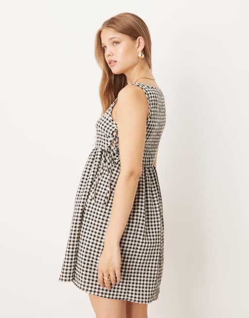 ASOS DESIGN – Kurzes Babydollkleid mit schwarzem Vichykaromuster und seitlicher Schnürung, 2 von 4