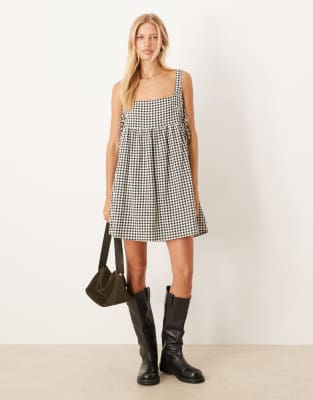 ASOS DESIGN - Kurzes Babydollkleid mit schwarzem Vichykaromuster und seitlicher Schnürung