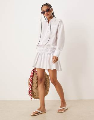 ASOS DESIGN - Kurzes Blouson-Hemdkleid in Weiß mit tief angesetzter Taille