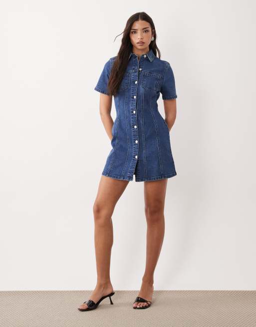 ASOS DESIGN – Kurzes, eng anliegendes Hemdblusenkleid aus Denim in Tiefblau, 2 von 4