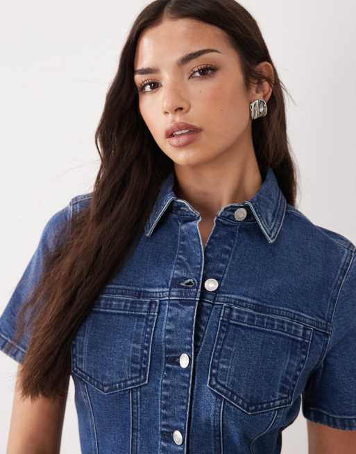 ASOS DESIGN – Kurzes, eng anliegendes Hemdblusenkleid aus Denim in Tiefblau, 3 von 4