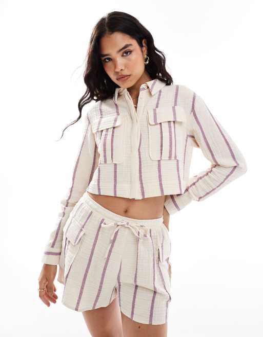 ASOS DESIGN – Kurzes Hemd in Leinenoptik mit Streifen in Lila und Taschendetail, Kombiteil