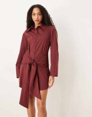 ASOS DESIGN - Kurzes Hemdblusenkleid in Burgunderrot mit Wickeldetail vorne