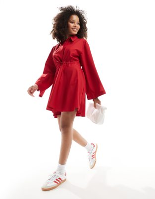 ASOS DESIGN - Kurzes Hemdblusenkleid in Rot mit Tunnelzug vorne