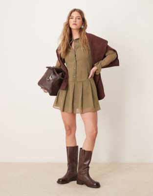 ASOS DESIGN - Kurzes Hemdkleid in Khaki mit Faltenrock-Grün