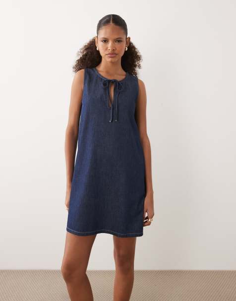ASOS DESIGN – Kurzes Jeans-Etuikleid in dunklem Mittelblau mit Schlüssellochausschnitt und Schleifendetail - view 1