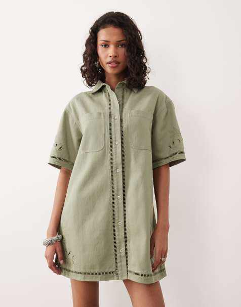 ASOS DESIGN – Kurzes, kastiges Jeans-Hemdkleid in Khaki mit Besatz in Laufmaschenoptik - view 1