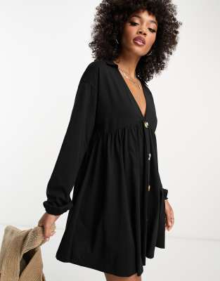 ASOS DESIGN - Kurzes. langärmliges Hängerkleid in Schwarz mit Knöpfen