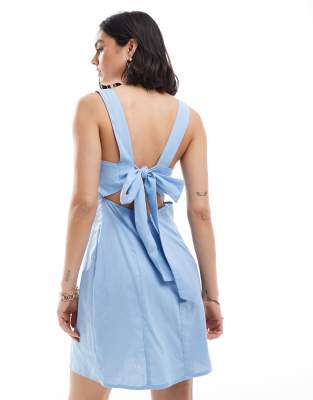 ASOS DESIGN - Kurzes Leinen-Sommerkleid in Blau mit eckigem Ausschnitt und gebundener Rückseite