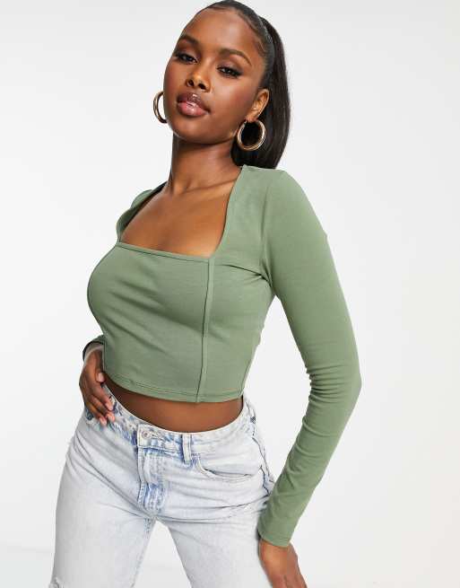 ASOS DESIGN – Kurzes Oberteil mit eckigem Ausschnitt und Ziernaht in Khaki
