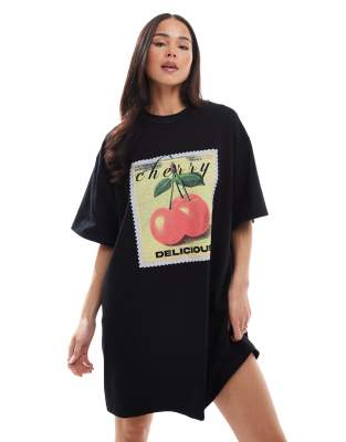 ASOS DESIGN - Kurzes Oversize-T-Shirt-Kleid in Schwarz mit Grafik-Bunt