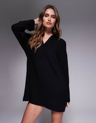 ASOS DESIGN - Kurzes, sehr weiches Oversize-Kleid in Schwarz mit Rugby-Kragen