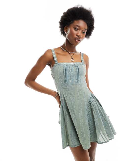 ASOS DESIGN – Kurzes Sommerkleid in verwaschenem Khaki mit Trägern und Schleifchen