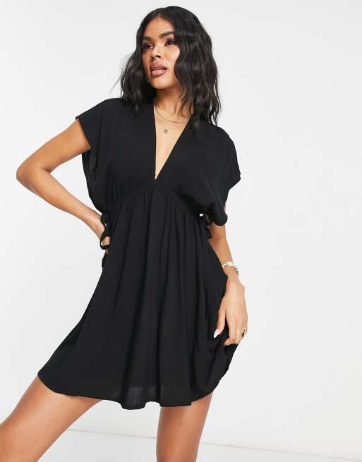 ASOS DESIGN – Kurzes Strandkleid in Schwarz mit Flügelärmeln und Tunnelzug an der Taille 