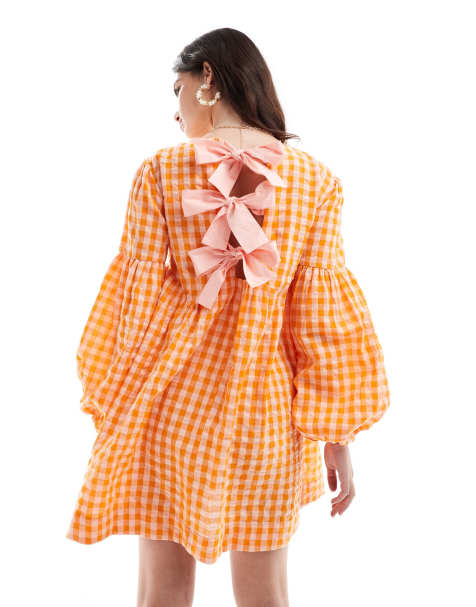 ASOS DESIGN – Kurzes, strukturiertes Hängerkleid mit Vichy-Karos in Orange und Rosa - view 1