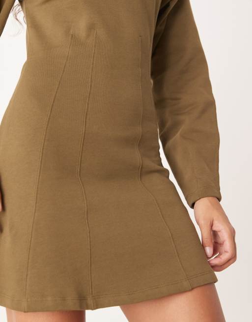 ASOS DESIGN – Kurzes Sweatshirtkleid in Olivgrün mit Ziernähten , 3 von 4