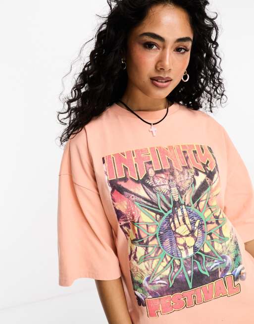 ASOS DESIGN Kurzes T Shirt Kleid in Rosa mit Festival Grafik in Oversize Passform