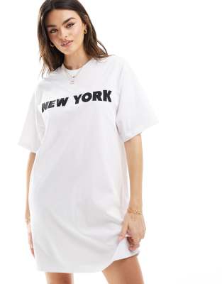 ASOS DESIGN - Kurzes T-Shirt-Kleid mit Oversize-Schnitt und Schriftzug-Bunt