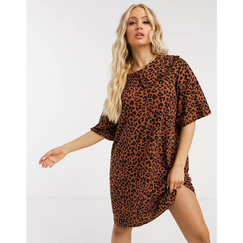 DESIGN – Kurzes T-Shirt-Kleid mit übergroßem Kragen und Leopardenmuster