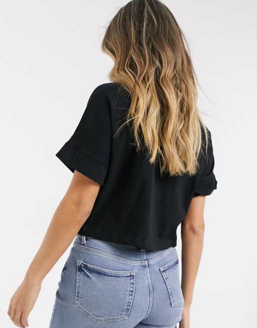 ASOS DESIGN – Kurzes T-Shirt mit Rollärmeln in Schwarz, 2 von 4