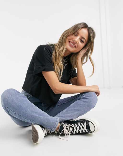 ASOS DESIGN – Kurzes T-Shirt mit Rollärmeln in Schwarz, 4 von 4